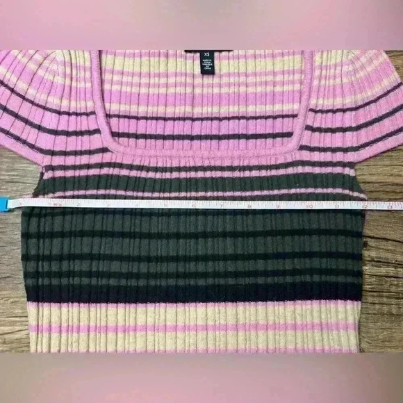 Jessica Simpson Women's Short Sleeve Square Neck Fiona Striped Ribbed-Knit Top - Picture 5 of 6